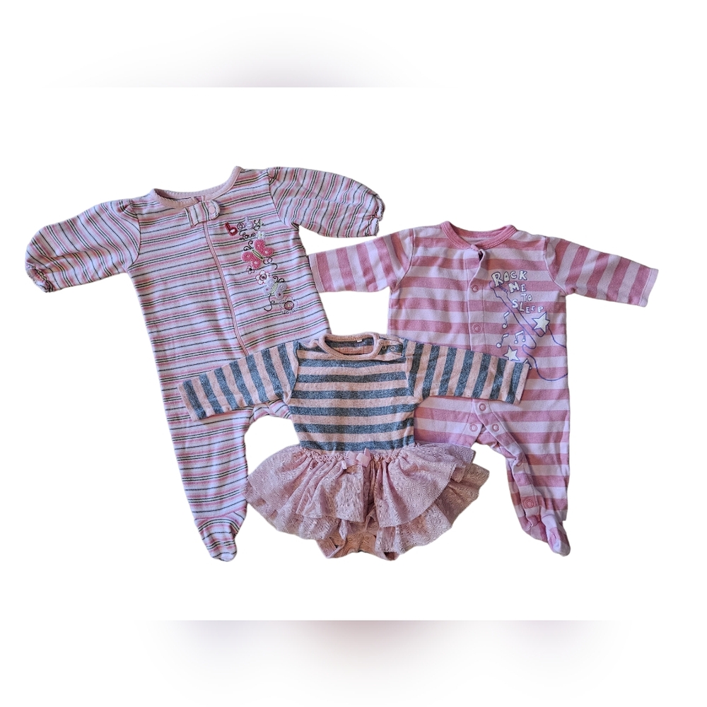 Bundle of 3-6 month sleepers and onesie
